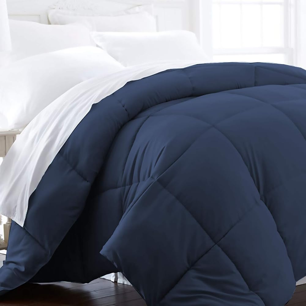 1600 Series Down Alternative Comforter — Navy
